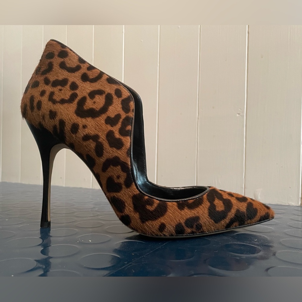 Manolo Blahnik Leopard Print Stiletto Heels Sz 37.5
